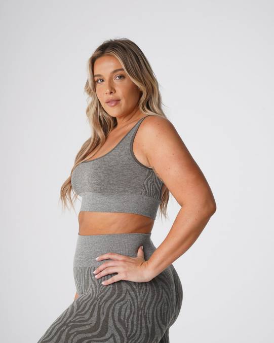 Women NVGTN Khaki Green Fitness Zebra Eclipse Seamless Bra NV6T220